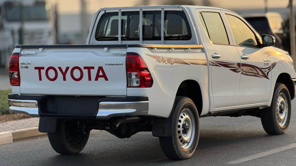 Toyota Hilux D/C 4WD - View 4