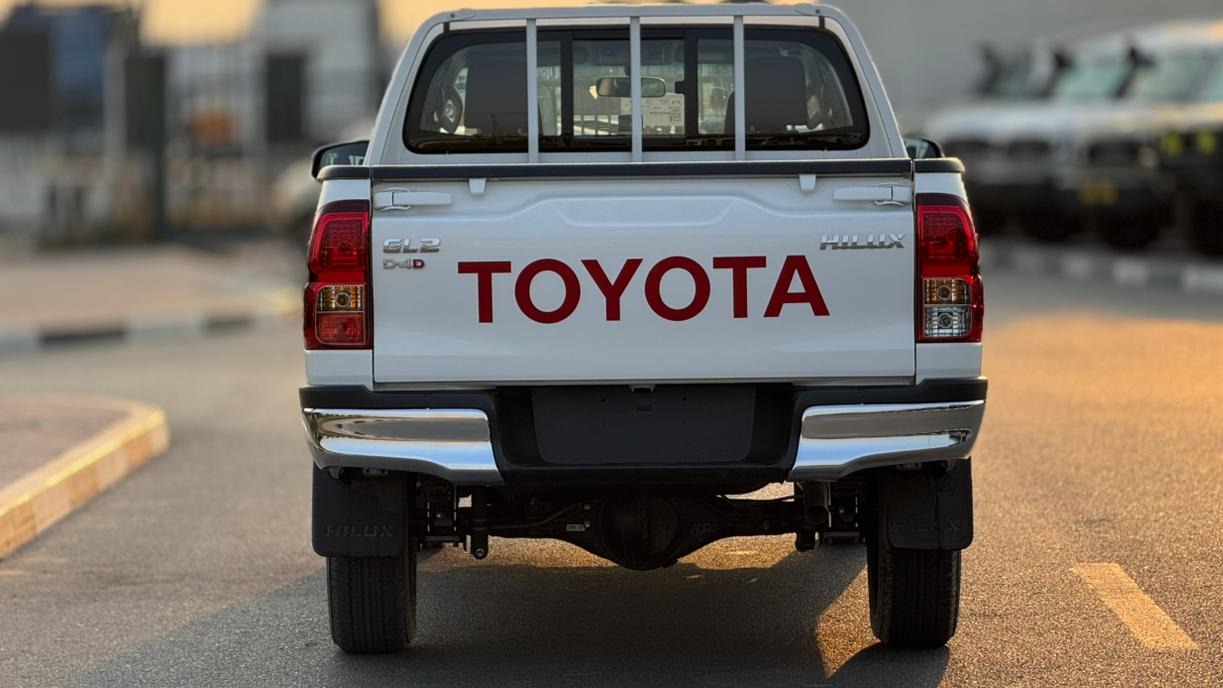 Toyota Hilux D/C 4WD - View 5