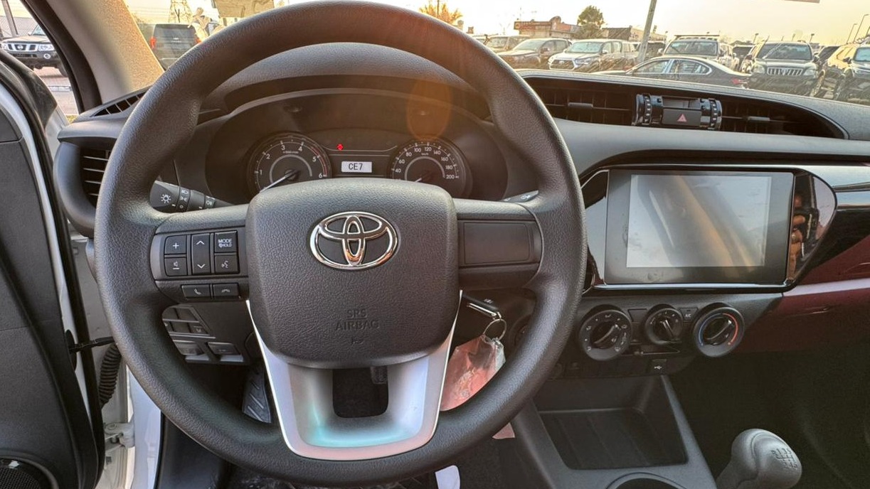 Toyota Hilux D/C 4WD - View 8